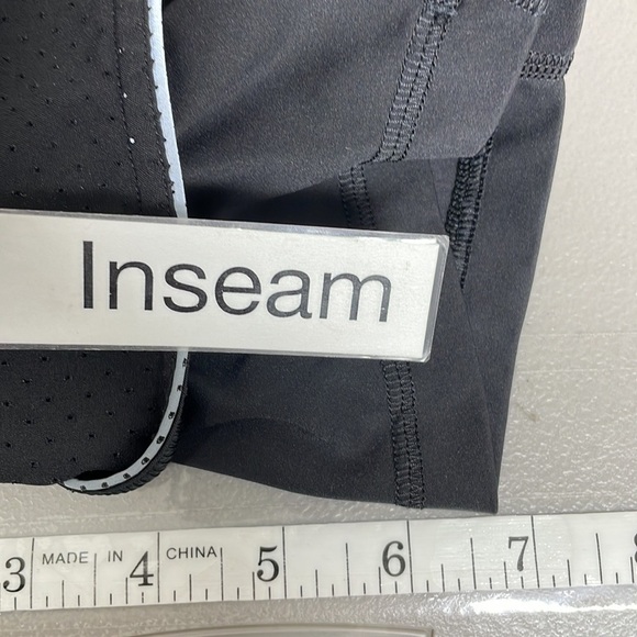 Lululemon Athletica Mini Shorts Black Size 6 - Picture 11 of 11